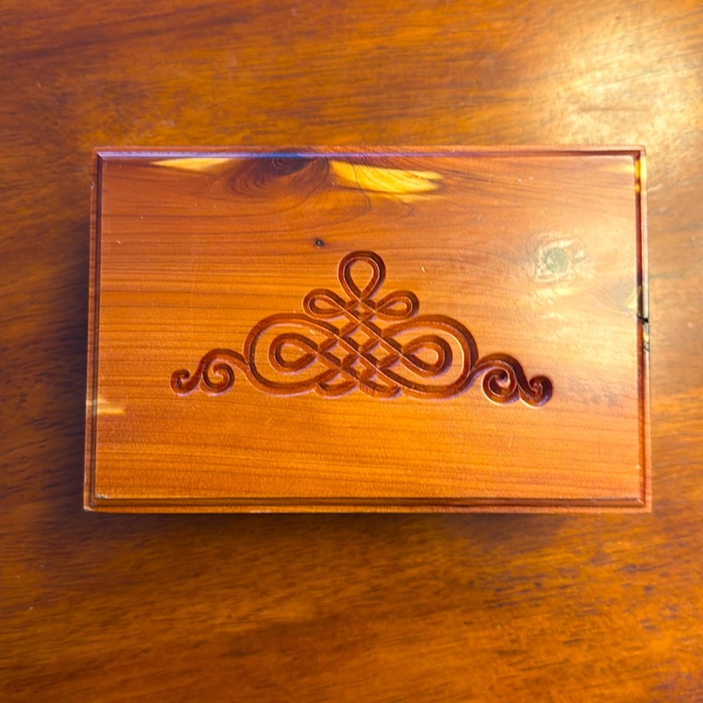 Animal Cremation Box Pet Urna Cedar Wood Urn for Dog and Cat Ashes New w/o tags